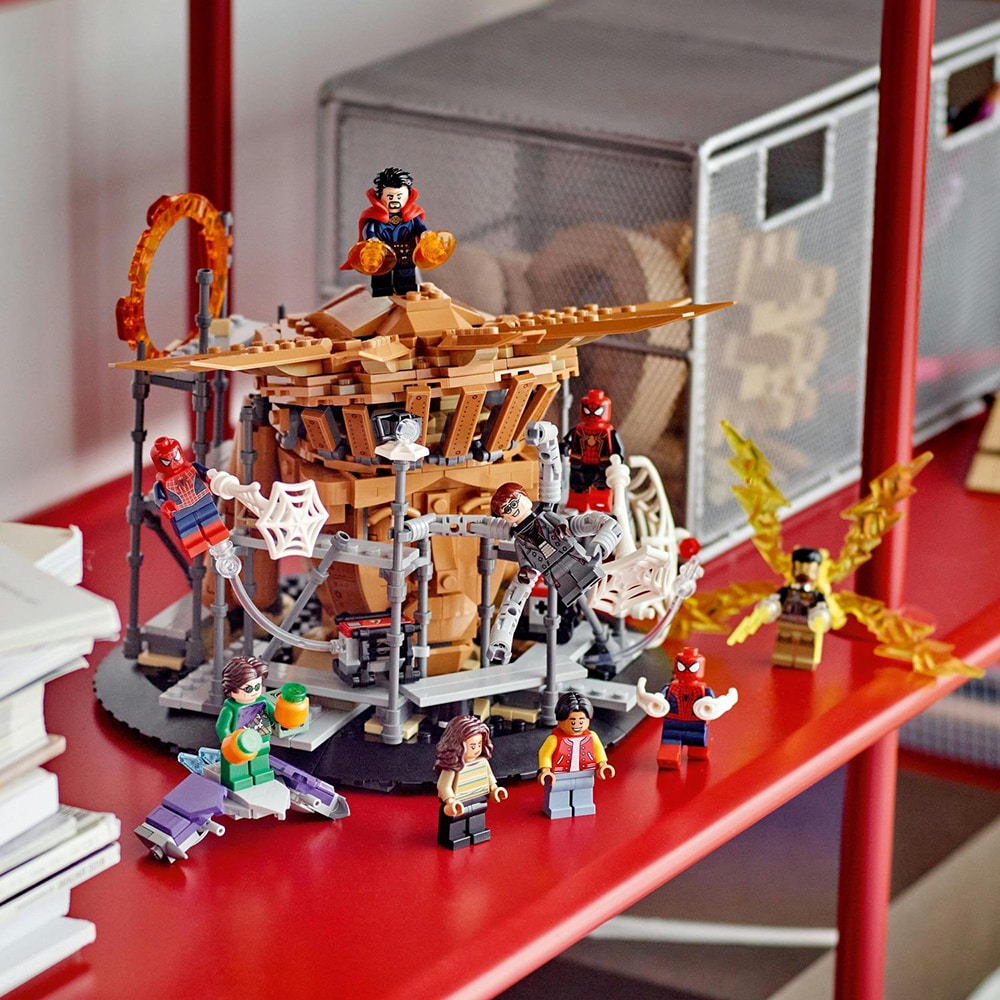 LEGO Super Heroes: Lupta finala a Omului Paianjen 76261, 10 ani+, 900 piese