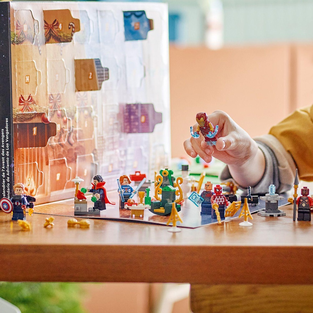 LEGO Super Heroes: Calendar de advent Avengers 76267, 7 ani+, 243 piese