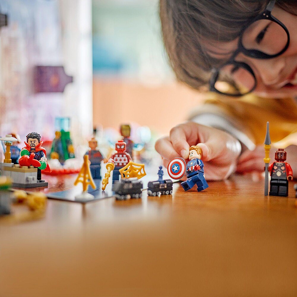 LEGO Super Heroes: Calendar de advent Avengers 76267, 7 ani+, 243 piese