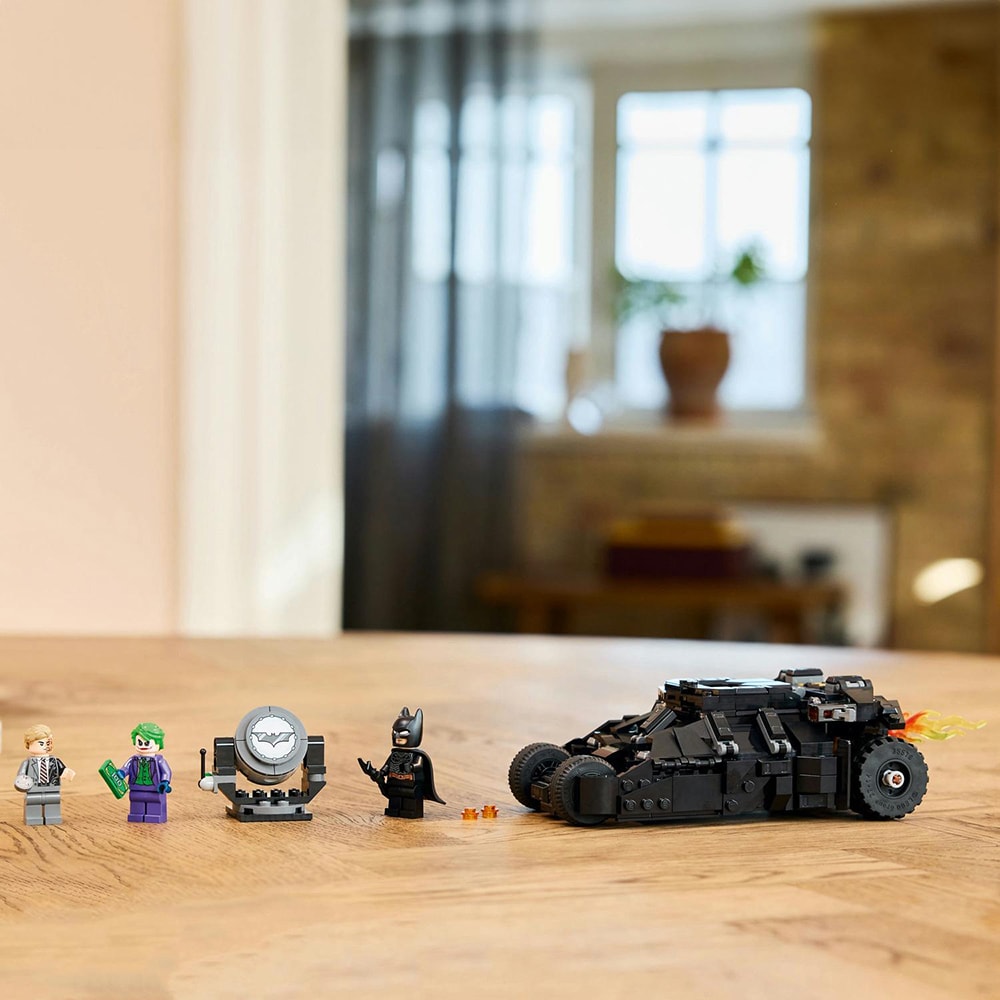 LEGO DC: Batman Tumbler vs. Two-Face si Joker 76303, 8 ani+, 429 piese