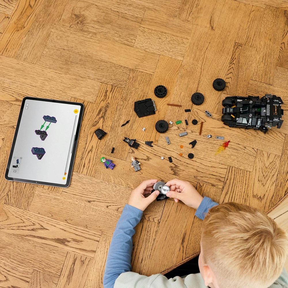 LEGO DC: Batman Tumbler vs. Two-Face si Joker 76303, 8 ani+, 429 piese