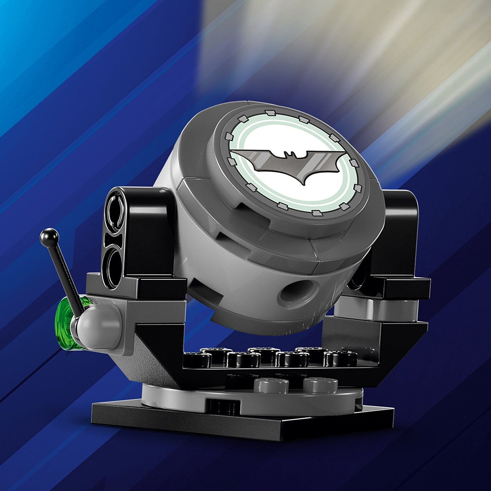 LEGO DC: Batman Tumbler vs. Two-Face si Joker 76303, 8 ani+, 429 piese