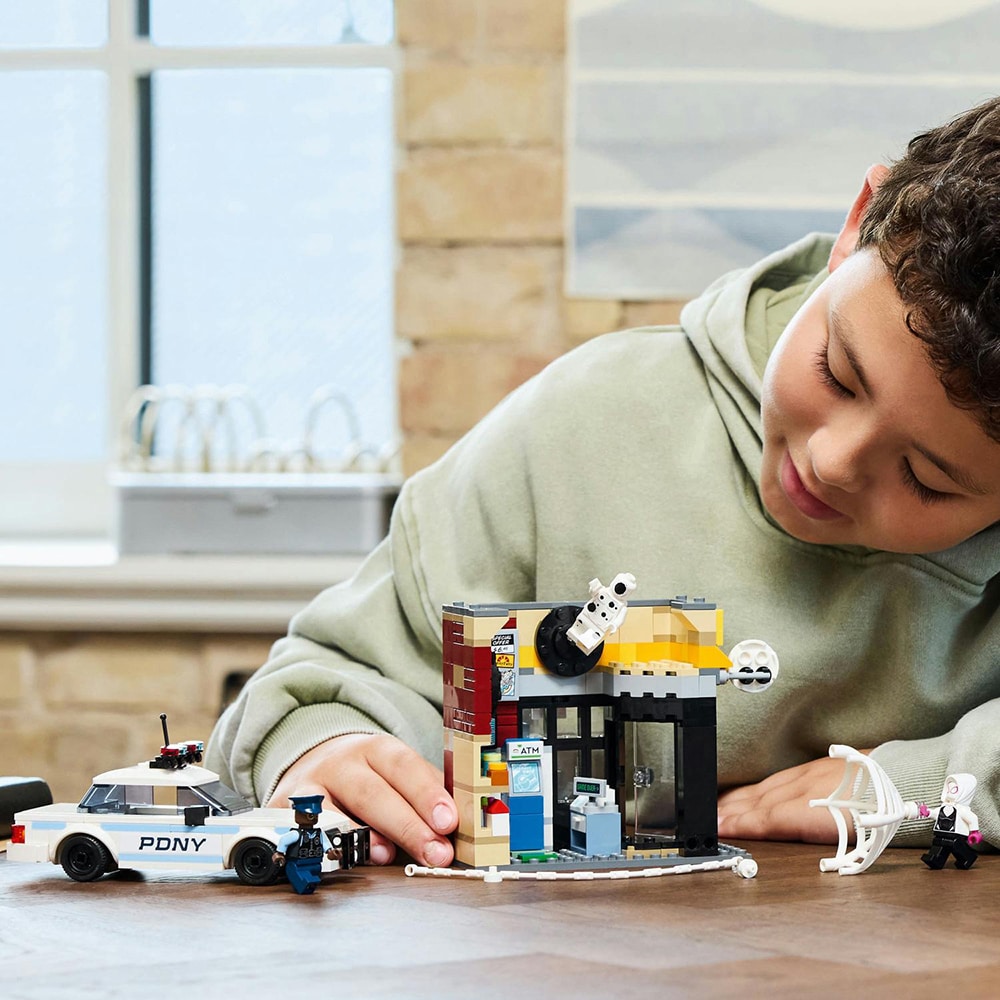 LEGO Marvel: Spider-Verse - Miles Morales vs. Spot 76311, 9 ani+, 375 piese