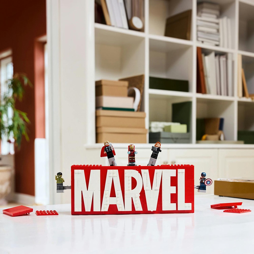 LEGO Marvel: Sigla si minifigurine Marvel 76313, 12 ani+, 931 piese