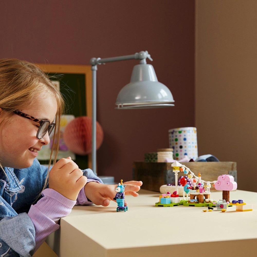 LEGO Animal Crossing: Petrecere de ziua de nastere a lui Julian 77046, 6 ani+, 170 piese