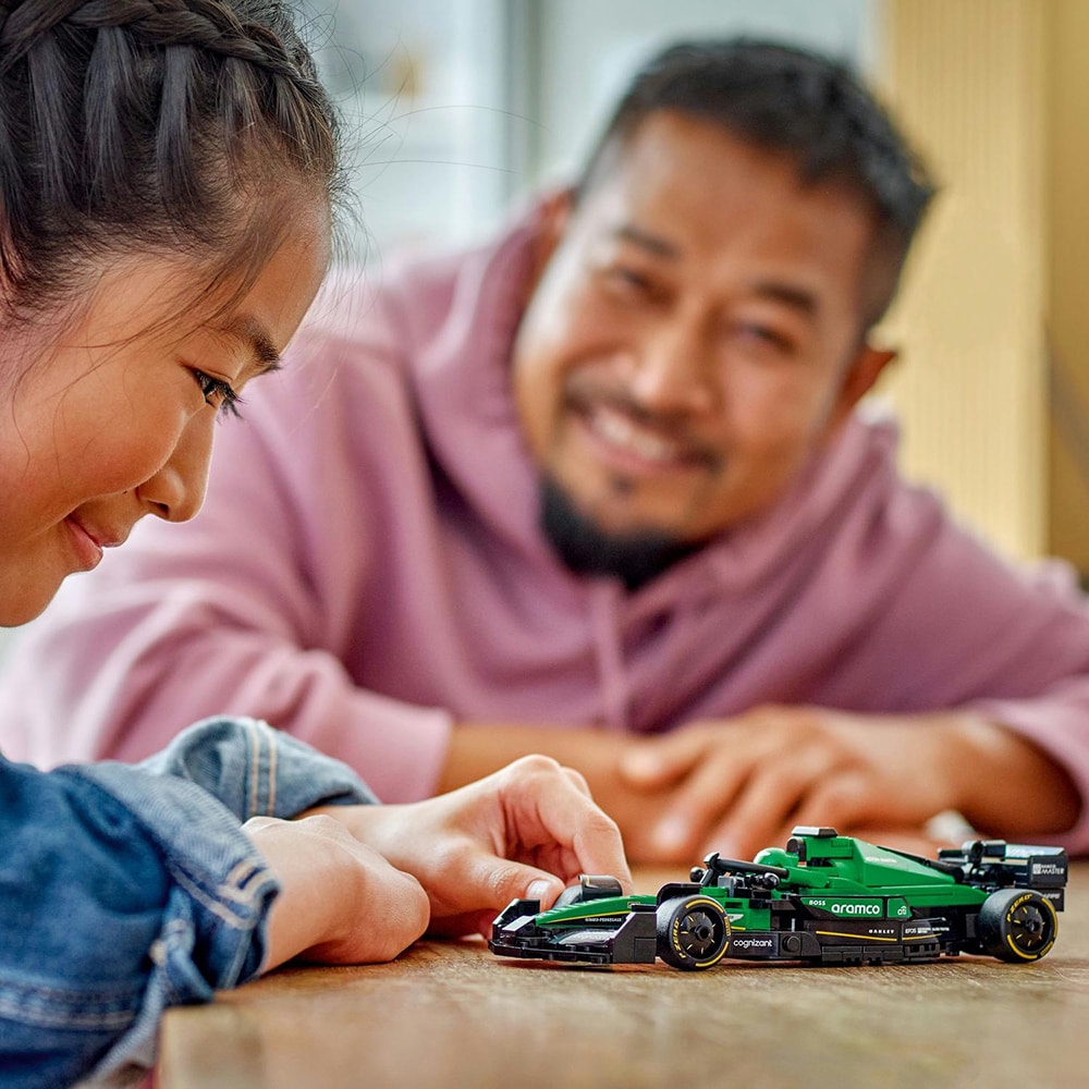 LEGO Speed Champions: Masina de curse Aston Martin Aramco F1 AMR24 77245, 10 ani+, 269 piese