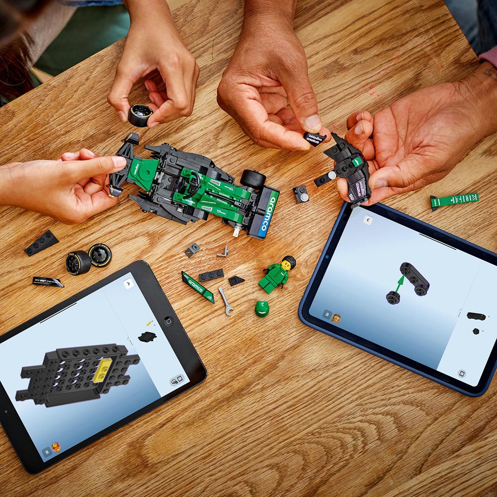 LEGO Speed Champions: Masina de curse Aston Martin Aramco F1 AMR24 77245, 10 ani+, 269 piese