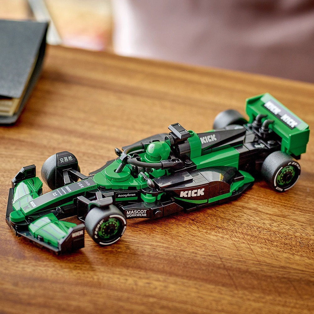 LEGO Speed Champions:  Masina de curse KICK Sauber F1 Team C44 77247, 10 ani+, 259 piese