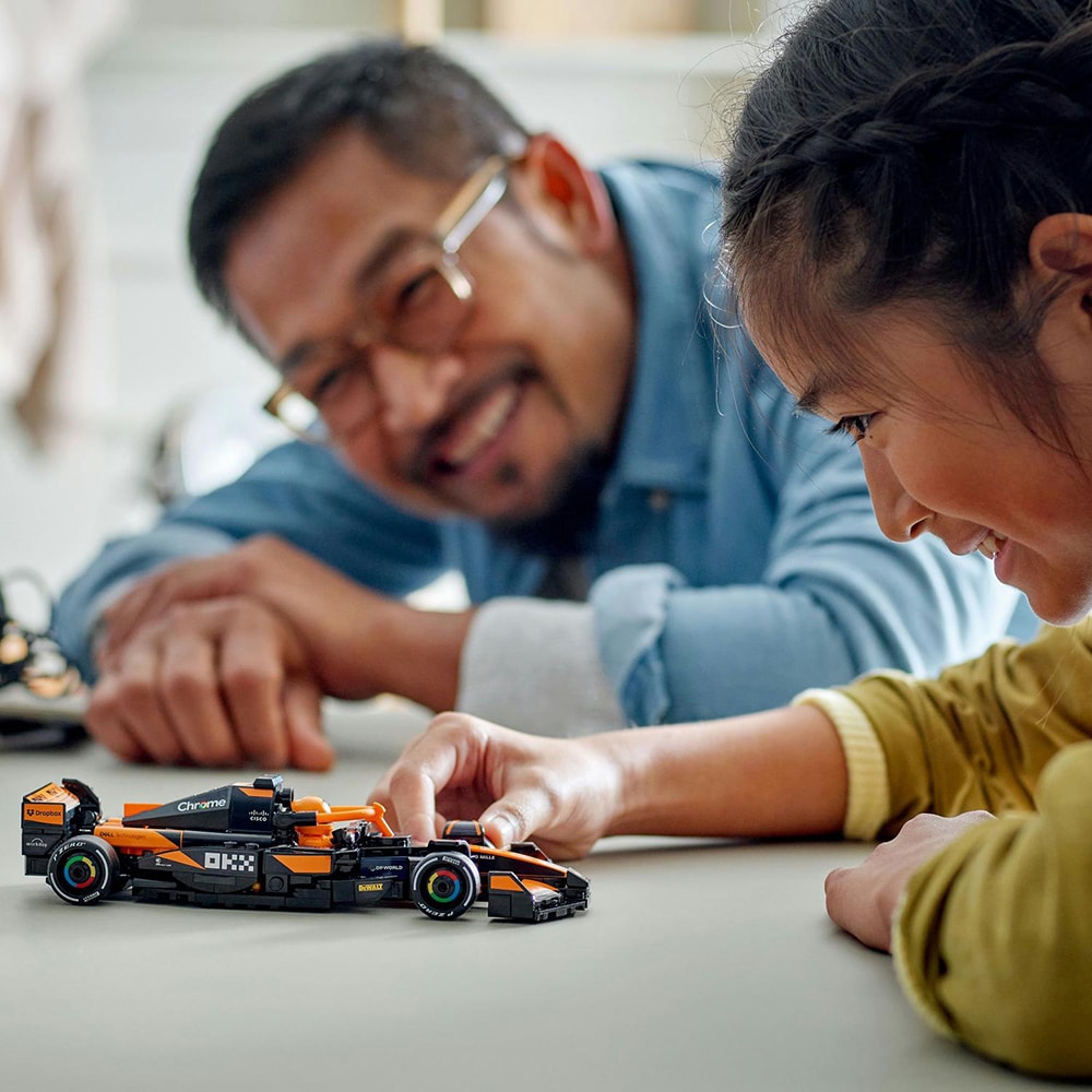 LEGO Speed Champions: Masina de curse McLaren F1 Team MCL38 77251, 10 ani+, 269 piese