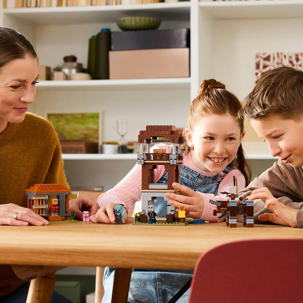 LEGO Minecraft: Avanpostul Jefuitorului si Distrugator 21278, 9 ani+, 665 piese