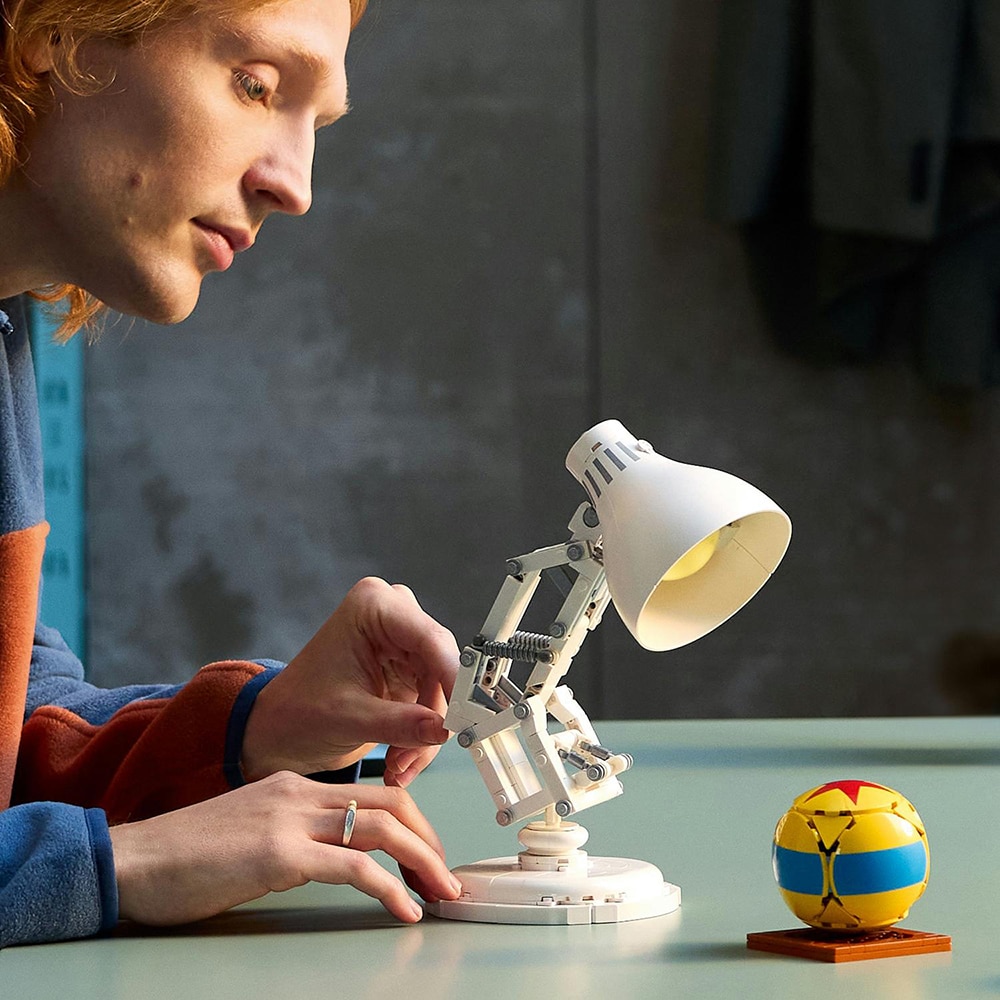 LEGO Ideas: Disney - Pixar Luxo Jr. 21357, 18 ani+, 613 piese