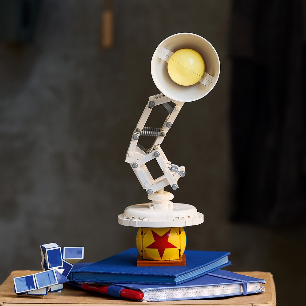 LEGO Ideas: Disney - Pixar Luxo Jr. 21357, 18 ani+, 613 piese