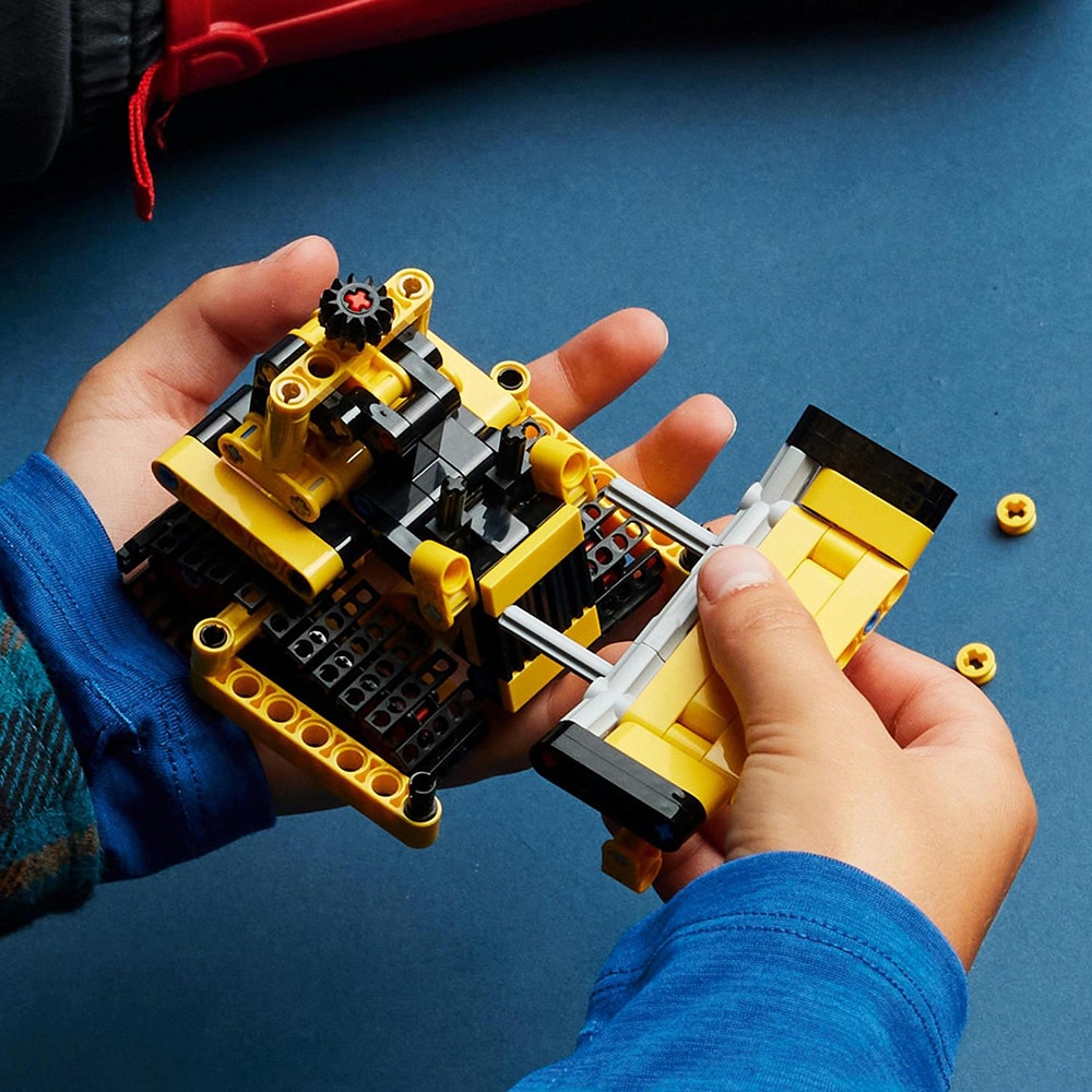 LEGO Technic: Buldozer de mare capacitate 42163, 7 ani+, 195 piese