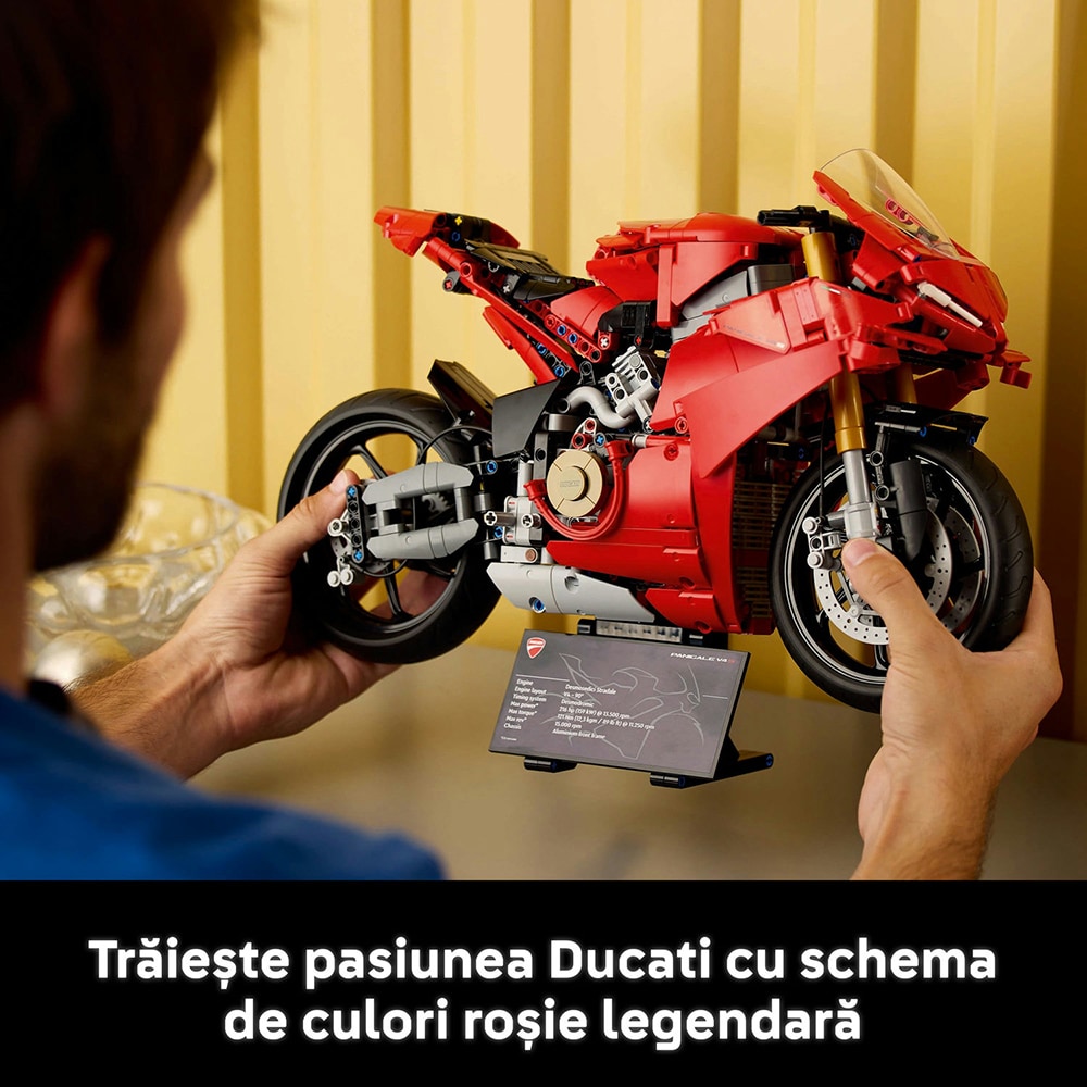 LEGO Technic: Motocicleta Ducati Panigale V4 S 42202, 18 ani+, 1603 piese