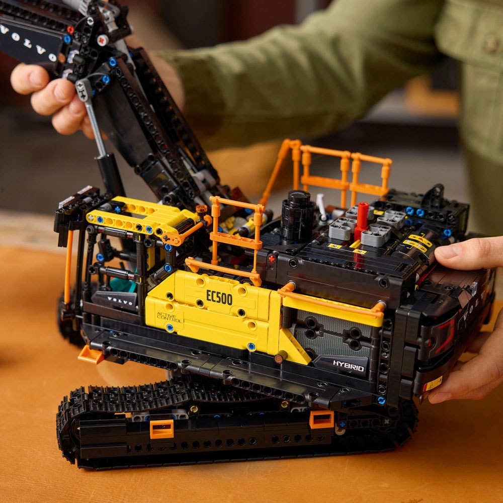 LEGO Technic: Excavator Volvo EC500 Hybrid 42215, 18 ani+, 2359 piese