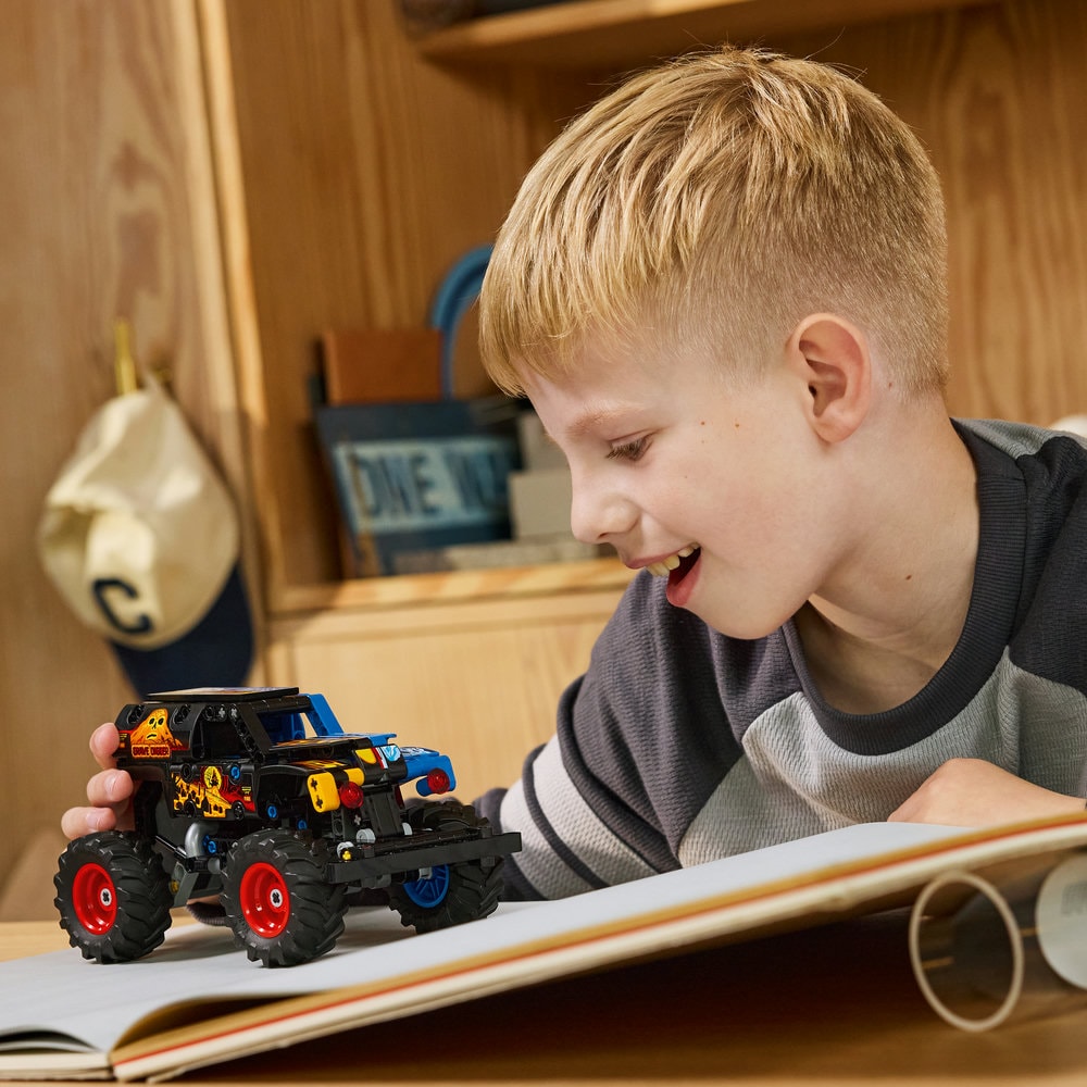 LEGO Technic: Monster Jam Grave Digger Foc si gheata 42219, 7 ani+, 263 piese