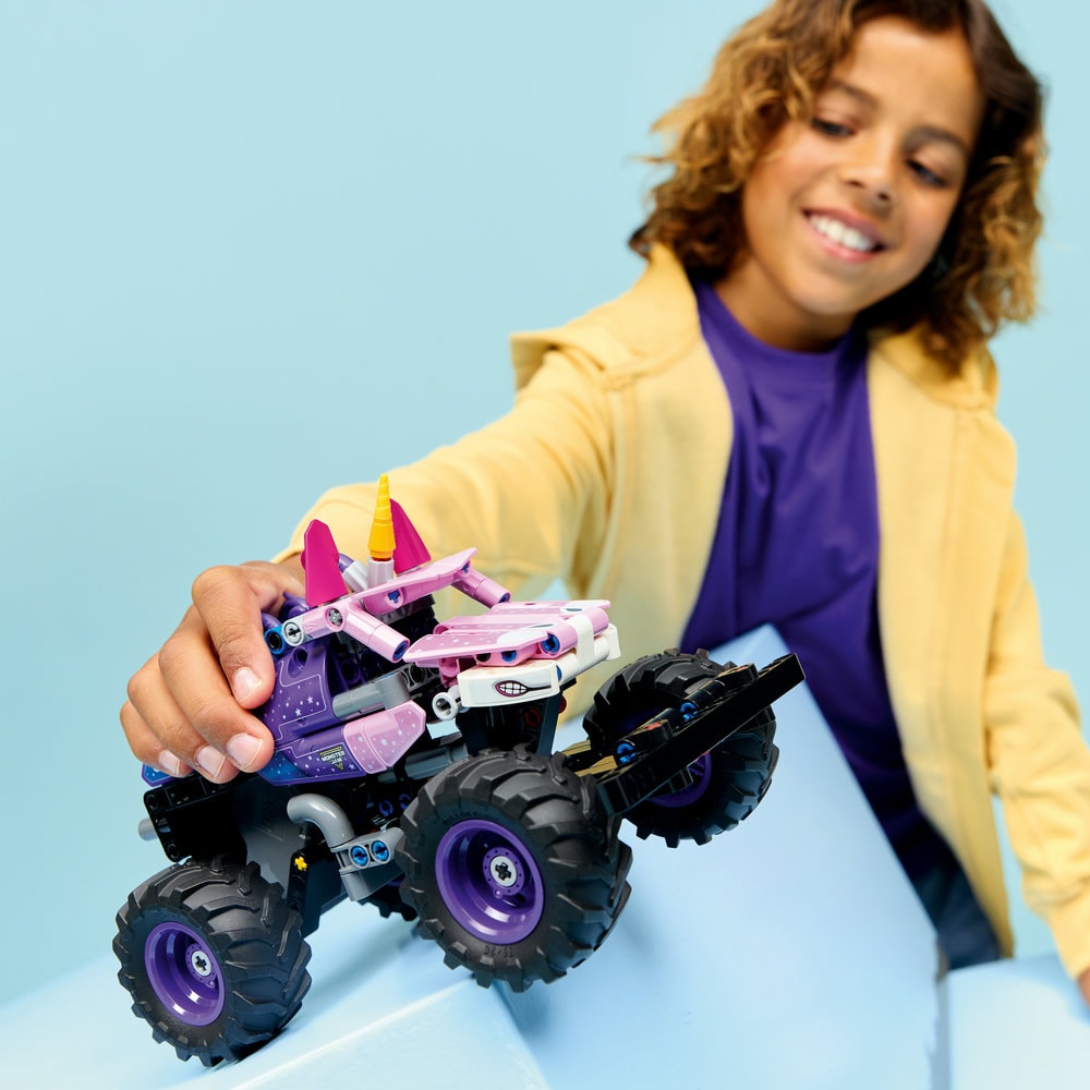 LEGO Technic: Monster Jam Sparkle Smash cu motor cu arc 42220, 7 ani+, 243 piese