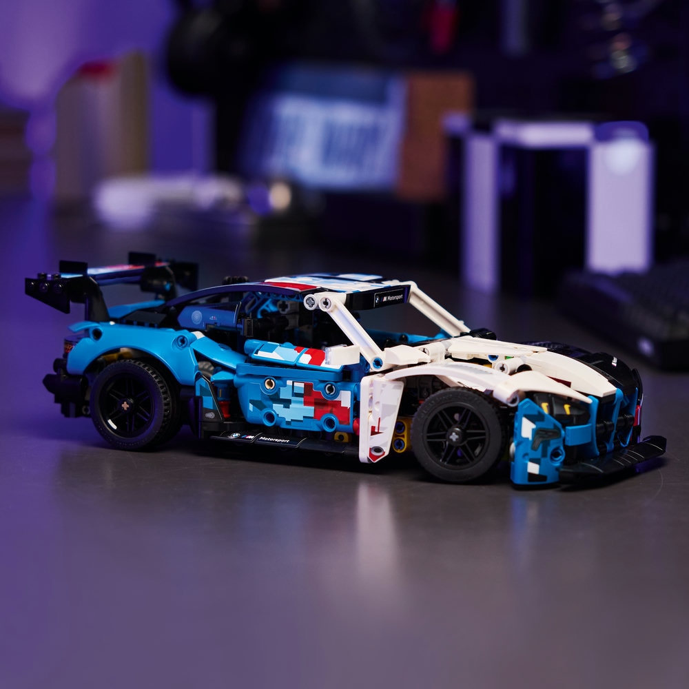 LEGO Technic: Masina de curse BMW M4 GT3 EVO 42226, 11 ani+, 747 piese