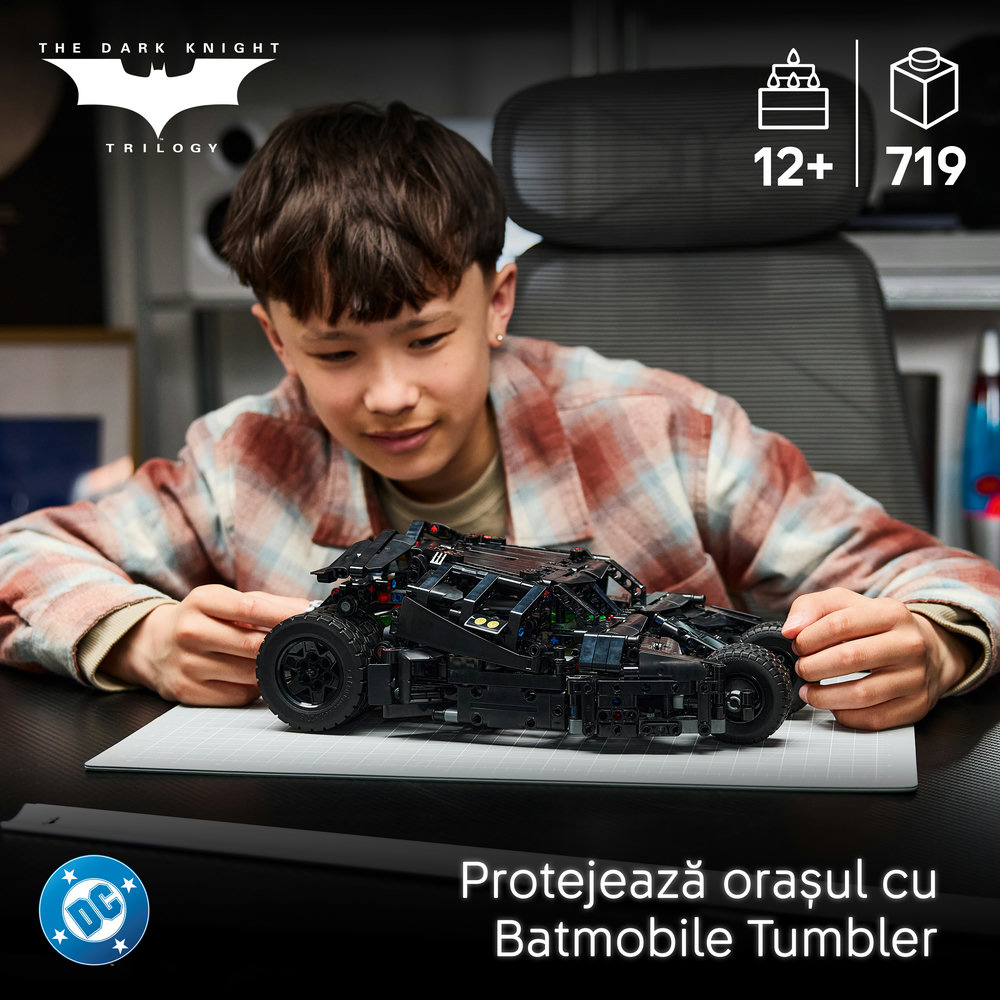 LEGO Technic: Batmobile Tumbler 42239, 12 ani+, 719 piese