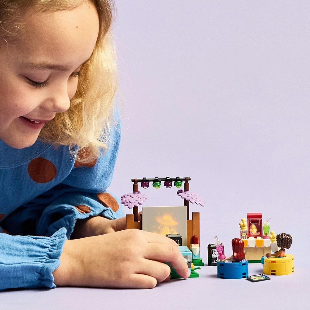 LEGO Friends: Seara de film a prieteniei 42642, 6 ani+, 154 piese