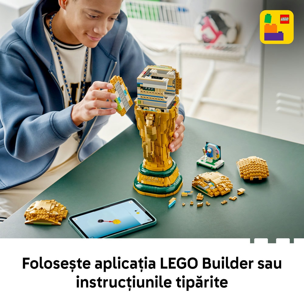 LEGO Editions: Trofeul oficial al Cupei Mondiale FIFA 43020, 12 ani+, 2842 piese
