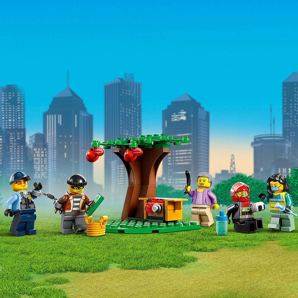 LEGO City: Centru pentru vehicule de urgenta 60371, 6 ani+, 706 piese