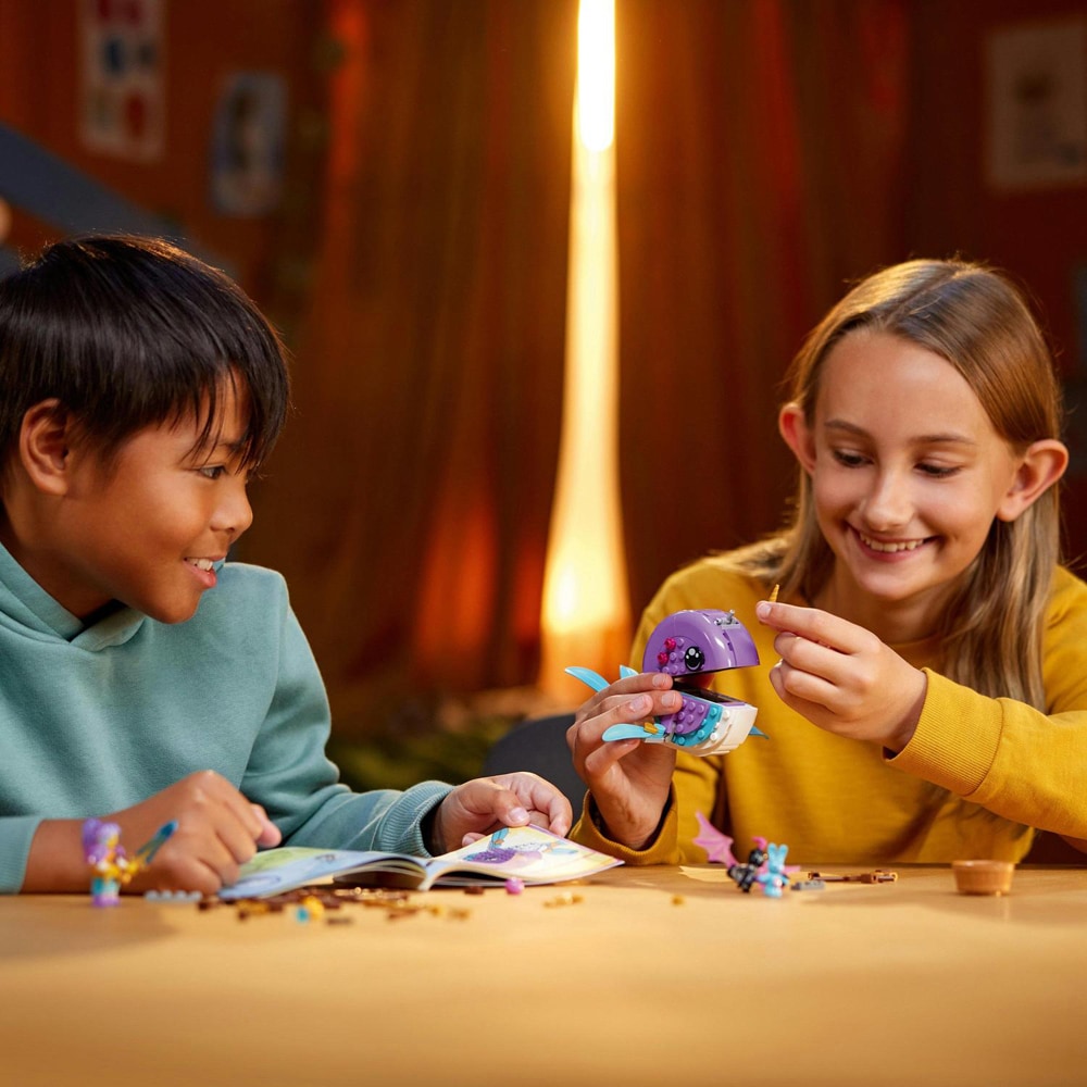 LEGO DREAMZzz: Balonul cu aer cald in forma de narval al lui Izzie 71472, 7 ani+, 156 piese