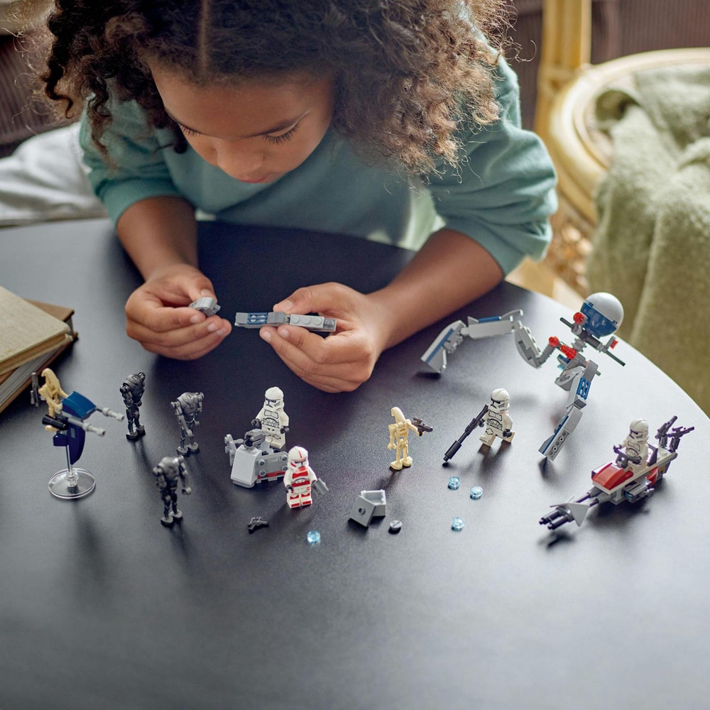 LEGO Star Wars: Pachet de lupta Clone Trooper si droid de lupta 75372, 7 ani+, 215 piese