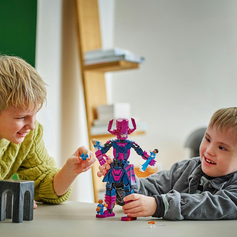 LEGO Marvel: Figurina de constructie - Cei patru fantastici vs. Galactus 76316, 9 ani+, 427 piese