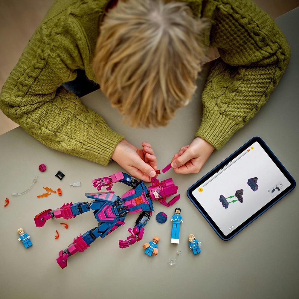 LEGO Marvel: Figurina de constructie - Cei patru fantastici vs. Galactus 76316, 9 ani+, 427 piese