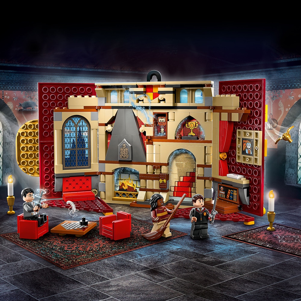 LEGO Harry Potter: Bannerul Casei Gryffindor 76409, 9 ani+, 285 piese