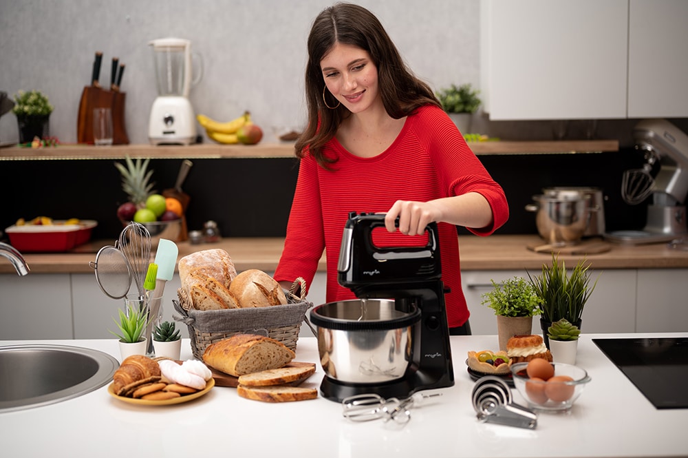 Mixer cu bol MYRIA MY4024BK, 3.4l, 300W, 5 trepte viteza, argintiu-negru 