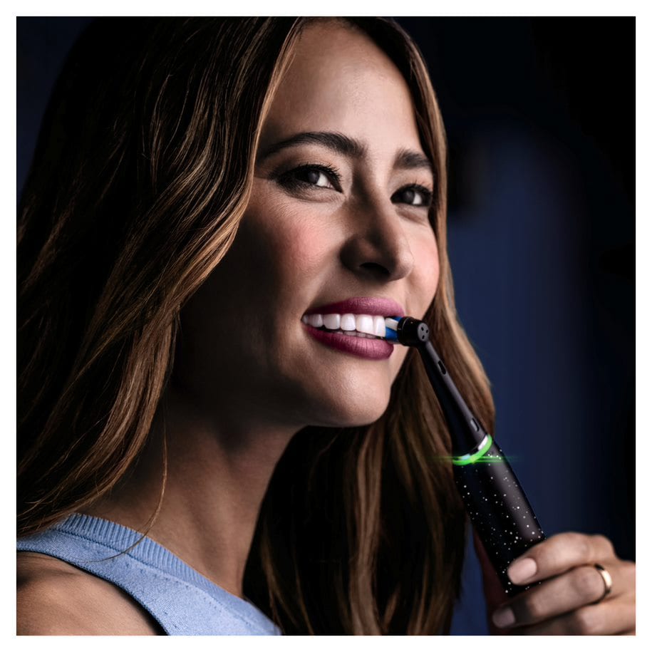 Periuta de dinti electrica ORAL-B iO10, Bluetooth, Curatare 3D, Inteligenta artificiala, 7 programe, 1 capat, negru
