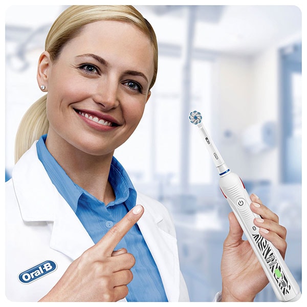 Periuta de dinti electrica copii Oral-B Teen, Bluetooth, 40000 pulsatii/min, Curatare 3D, 3 programe, 2 capate, alb