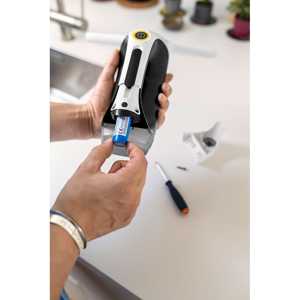 Aspirator geamuri KARCHER Universal Multi WV 2 1.633-677.0, 0.12l, autonomie max 35 min, alb-negru
