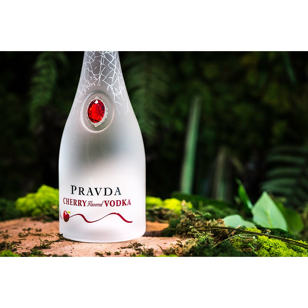 Vodka Pravda Cherry Flavoured, 0.7L