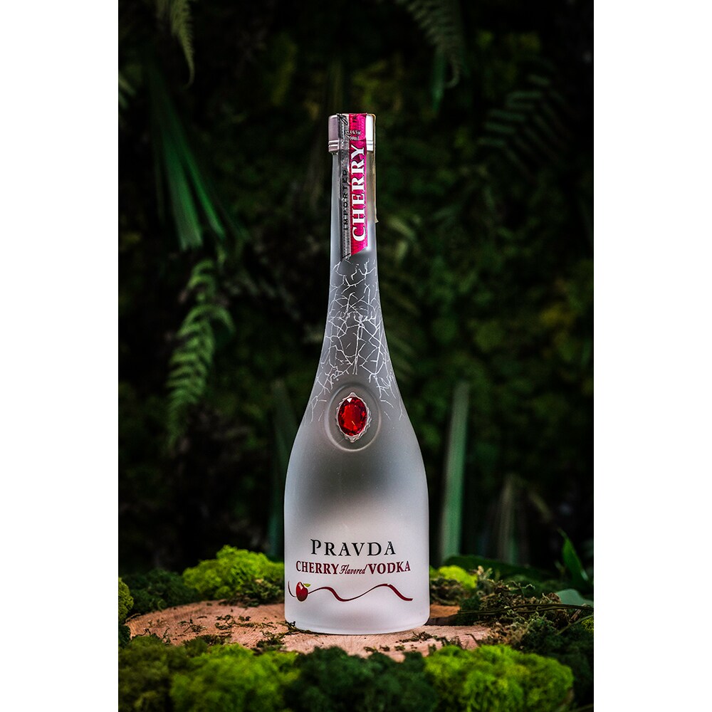 Vodka Pravda Cherry Flavoured, 0.7L