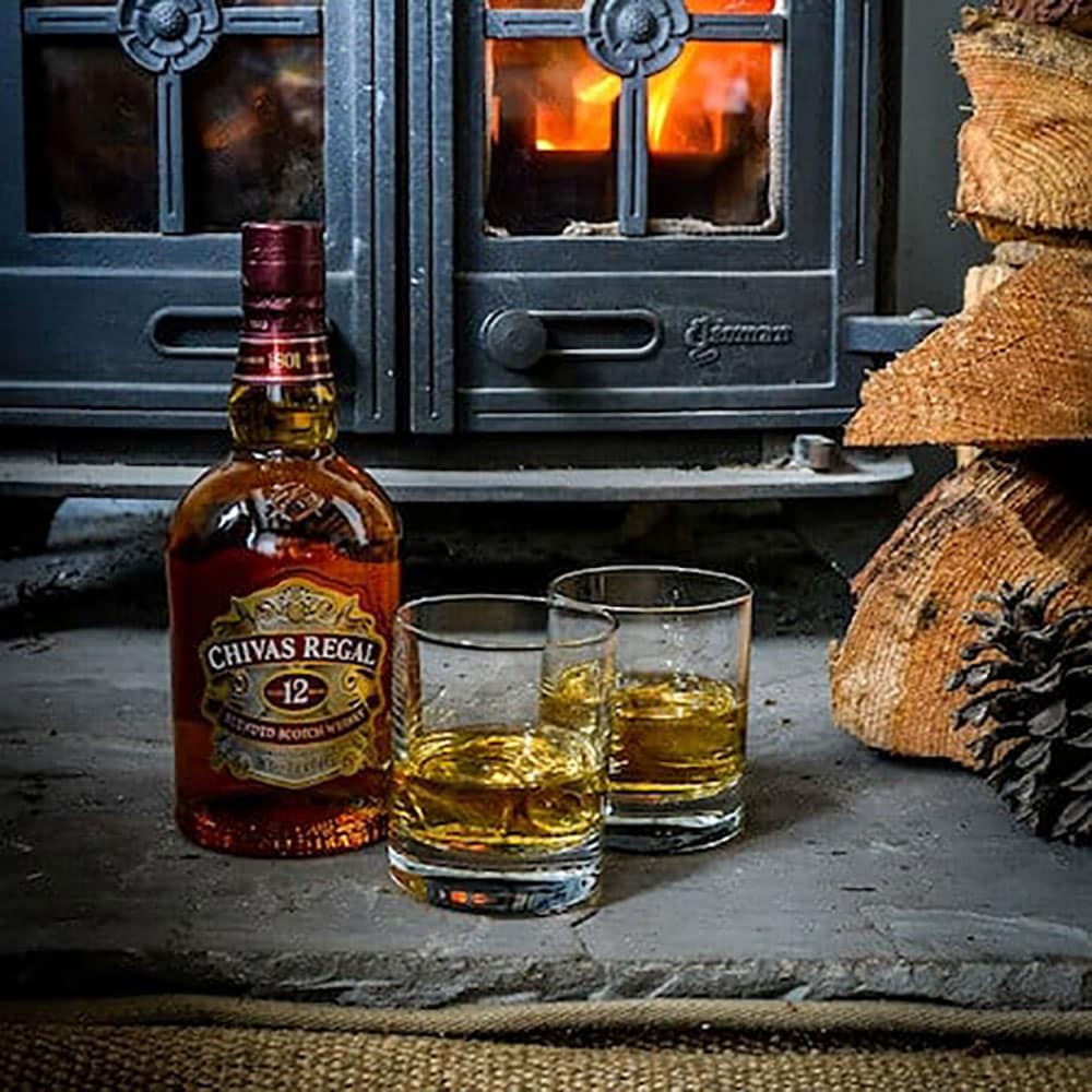 Set Whisky Chivas 12YO, 0.7L + 2 pahare