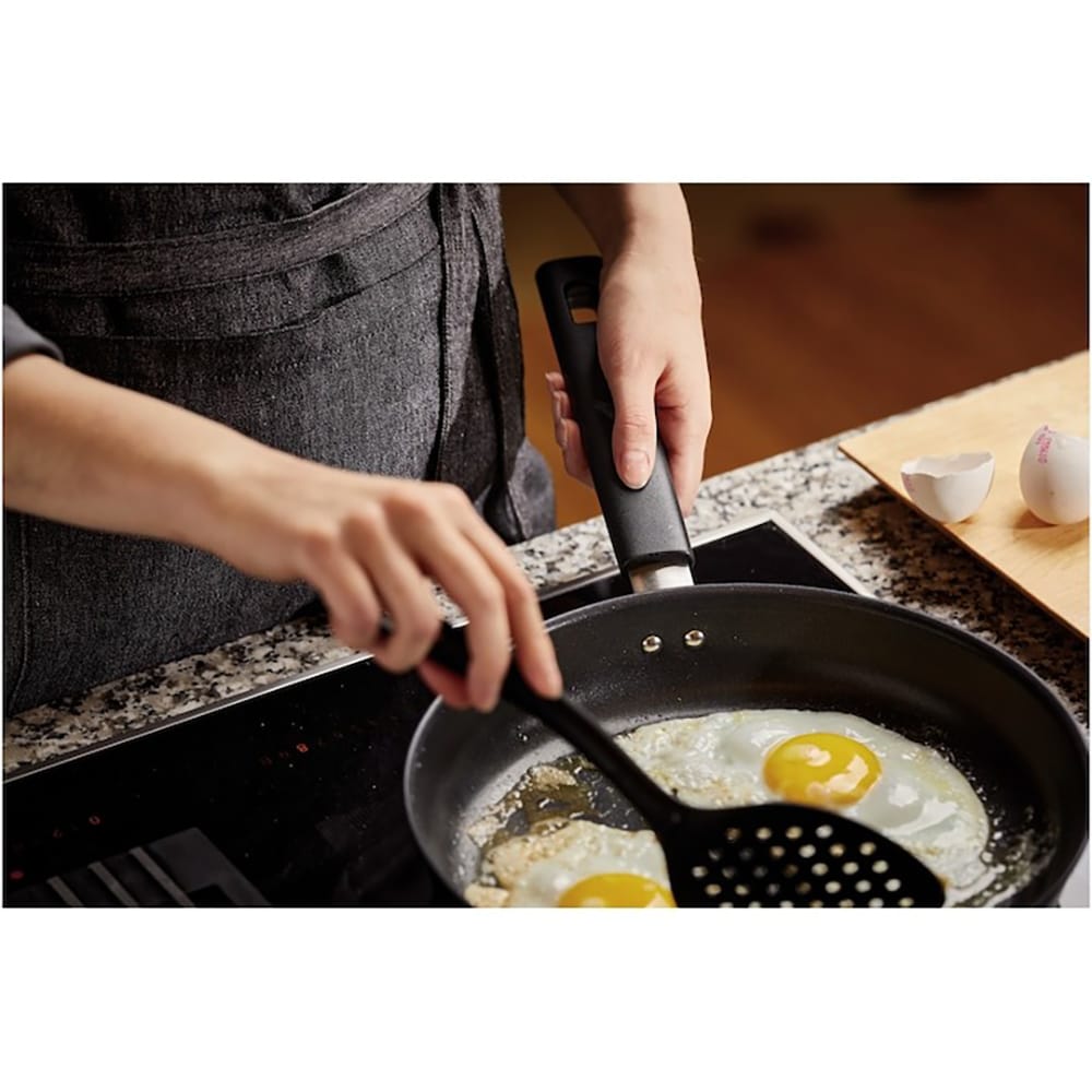 Tigaie cu capac antiaderenta FISKARS Hard Face, 24 cm, aluminiu, negru