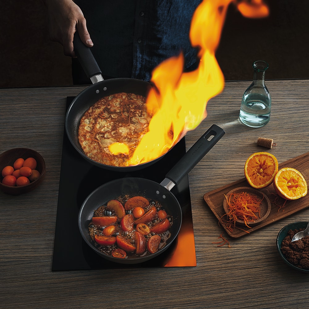 Tigaie pentru sote FISKARS Hard Face 1052232, 28cm, aluminiu, negru