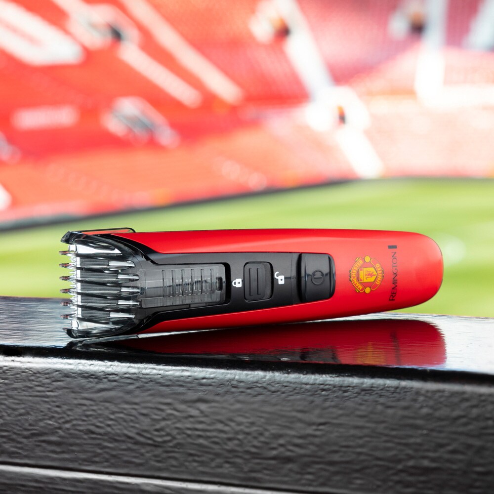 Aparat de tuns barba REMINGTON Beard Boss Manchester United Edition MB4128, acumulator, 40 min autonomie, rosu