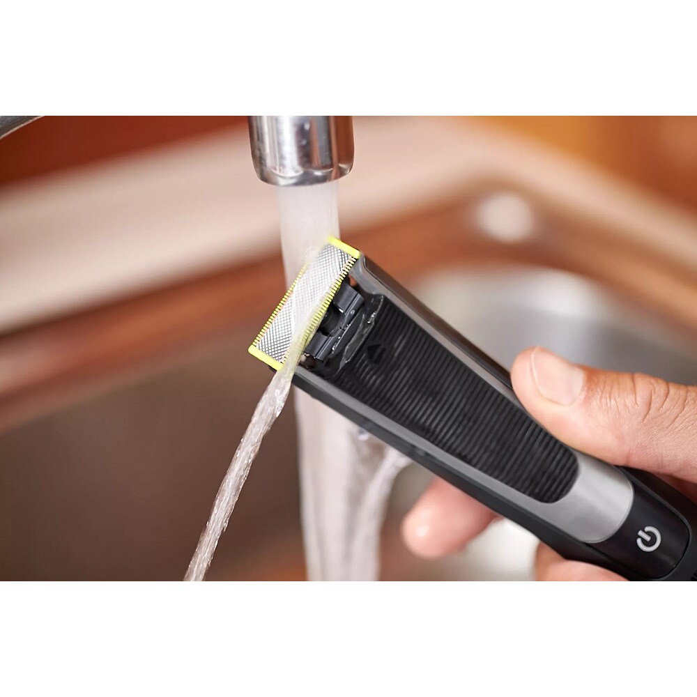 Pachet PHILIPS OneBlade Pro+ Trusa calatorie QP6510/64, acumulator, autonomie 60 min, Pieptene cu 12 lungimi, argintiu