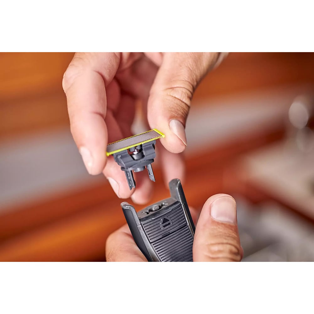 Pachet PHILIPS OneBlade Pro+ Trusa calatorie QP6510/64, acumulator, autonomie 60 min, Pieptene cu 12 lungimi, argintiu