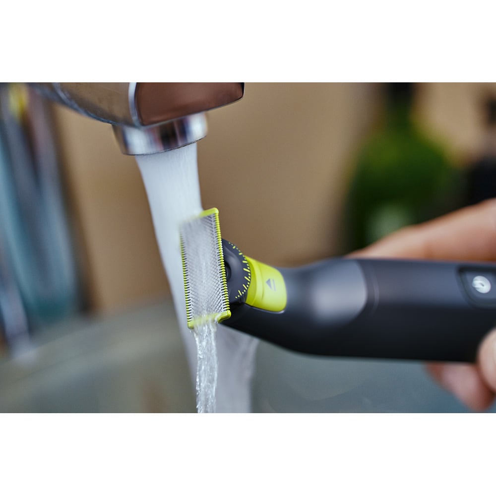 Aparat hibrid de barbierit, tuns barba si parul corporal PHILIPS OneBlade Pro QP6542/15, acumulator, 90 min autonomie, negru