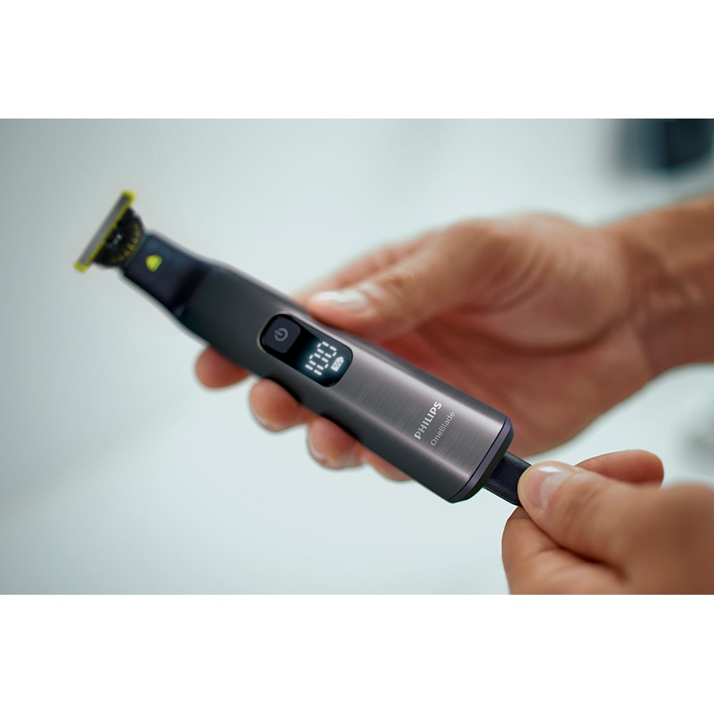 Aparat hibrid de barbierit, tuns barba si parul corporal PHILIPS OneBlade Pro QP6652/61, acumulator, 120 min autonomie, negru
