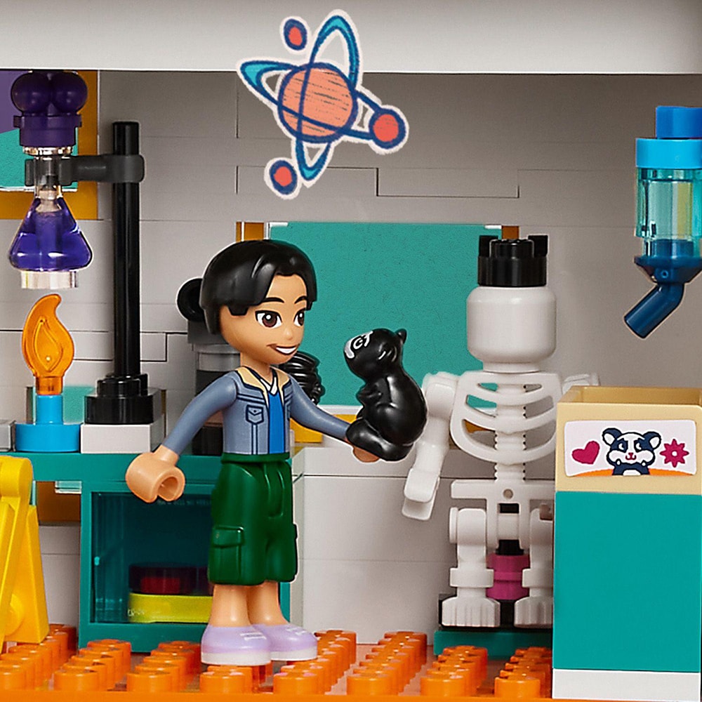 LEGO Friends: Scoala internationala din Heartlake 41731, 8 ani+, 985 piese