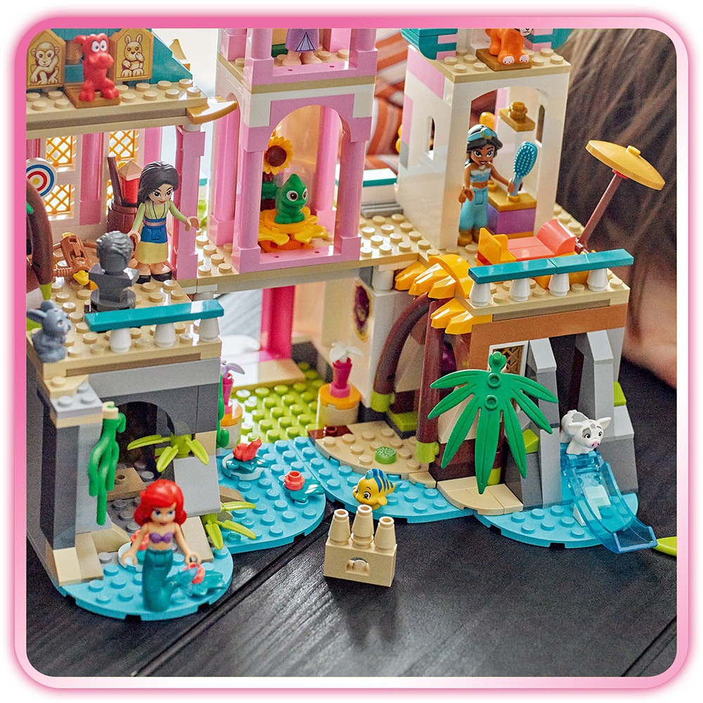 LEGO Disney Princess: Castel de printesa si animalute regale 43267, 6 ani+, 787 piese