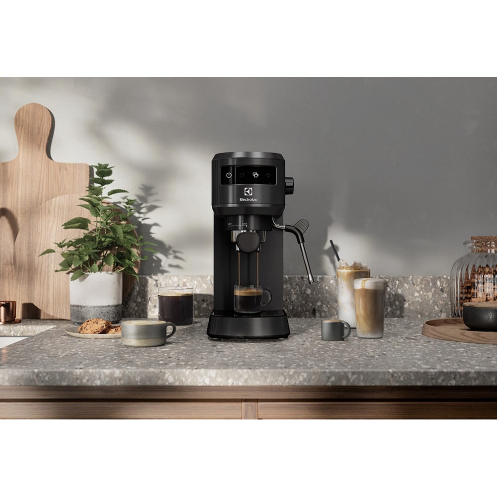 Espressor manual ELECTROLUX Explore 6 E6EC1-6ST, 1l, 1450W, 15 bar, sistemul Cappuccino, negru
