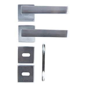 Maner usa, rozeta 50 x 50 mm, cheie, crom satin  Clio